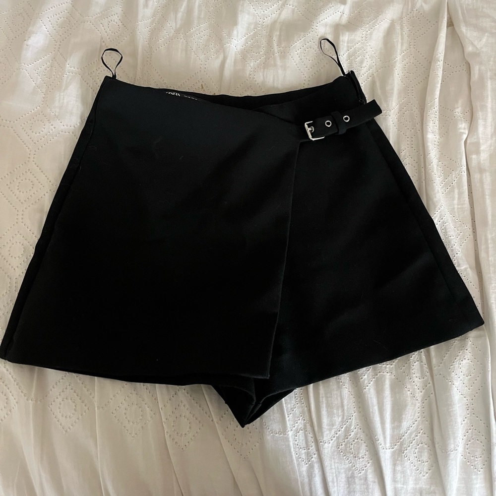 Black zara skort